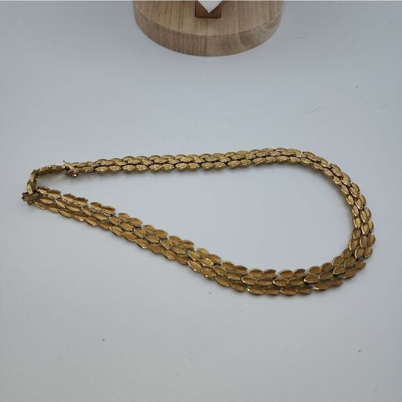 Signed CROWN TRIFARI Vintage Gold Tone Leaf Triple Row Retro Necklace - Picture 3 of 7